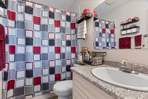 5635 Viewpoint Place, Chilliwack, BC - Indoor Photo Showing Bathroom