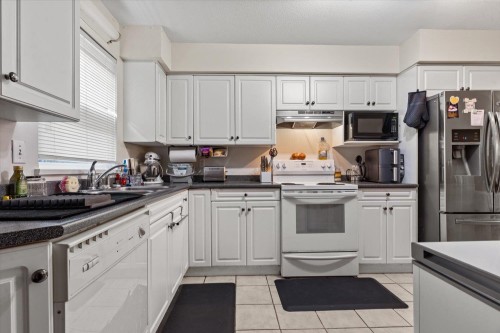 5635 Viewpoint Place, Chilliwack, BC - Indoor Photo Showing Kitchen