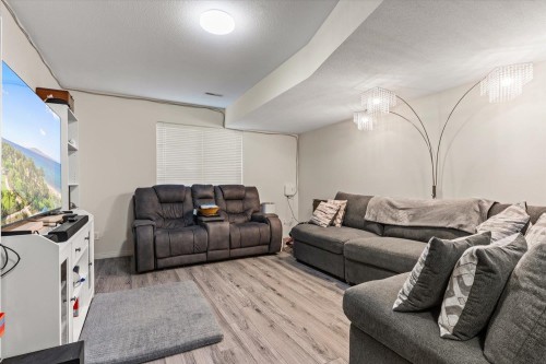5635 Viewpoint Place, Chilliwack, BC - Indoor Photo Showing Other Room