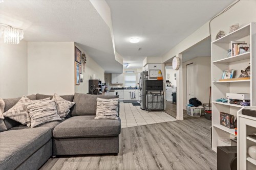 5635 Viewpoint Place, Chilliwack, BC - Indoor Photo Showing Living Room