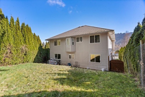 5635 Viewpoint Place, Chilliwack, BC - Outdoor With Exterior