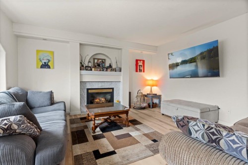 5635 Viewpoint Place, Chilliwack, BC - Indoor Photo Showing Living Room With Fireplace