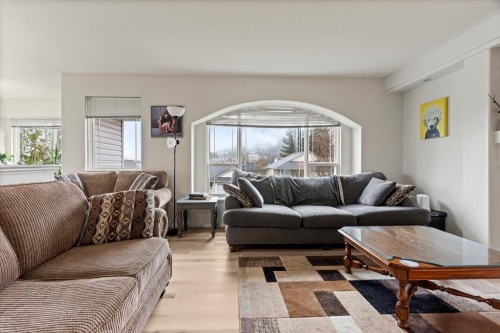 5635 Viewpoint Place, Chilliwack, BC - Indoor Photo Showing Living Room