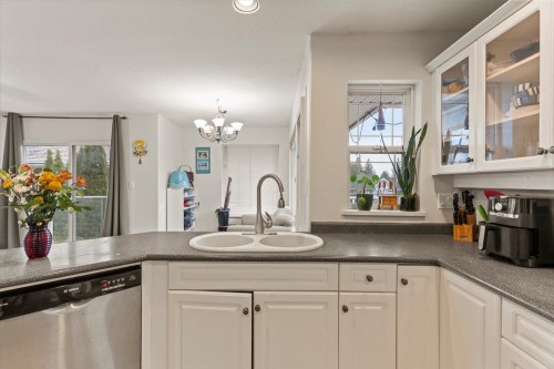 5635 Viewpoint Place, Chilliwack, BC - Indoor Photo Showing Kitchen With Double Sink