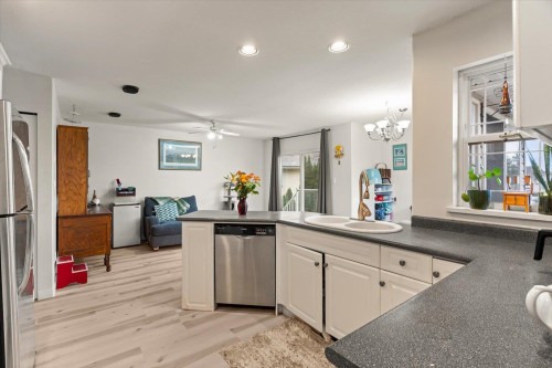 5635 Viewpoint Place, Chilliwack, BC - Indoor Photo Showing Kitchen