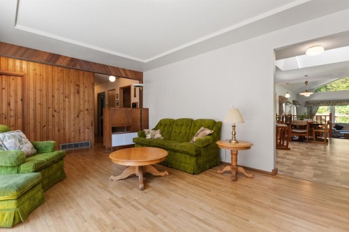 19899 Silverhope Road, Hope, BC - Indoor Photo Showing Living Room