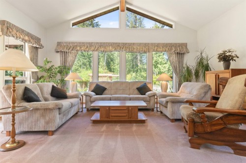 19899 Silverhope Road, Hope, BC - Indoor Photo Showing Living Room
