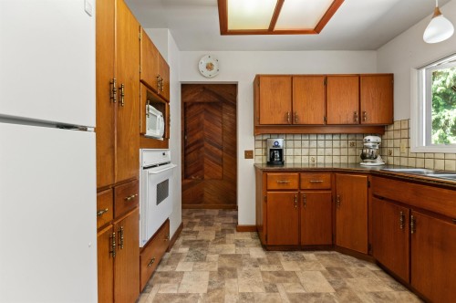 19899 Silverhope Road, Hope, BC - Indoor Photo Showing Kitchen