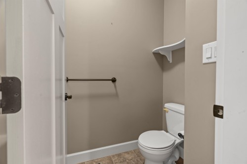 8512 Bradshaw Place, Chilliwack, BC - Indoor Photo Showing Bathroom