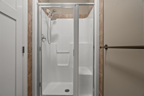 8512 Bradshaw Place, Chilliwack, BC - Indoor Photo Showing Bathroom