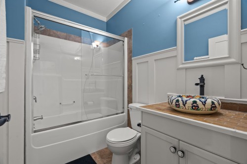 8512 Bradshaw Place, Chilliwack, BC - Indoor Photo Showing Bathroom