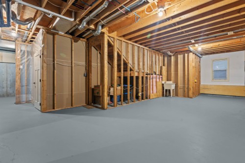 8512 Bradshaw Place, Chilliwack, BC - Indoor Photo Showing Basement