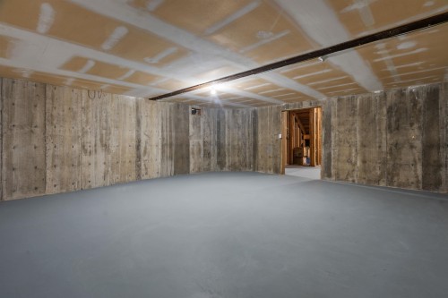 8512 Bradshaw Place, Chilliwack, BC - Indoor Photo Showing Basement