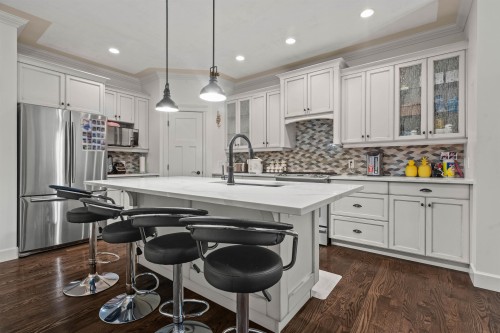 8512 Bradshaw Place, Chilliwack, BC - Indoor Photo Showing Kitchen With Upgraded Kitchen