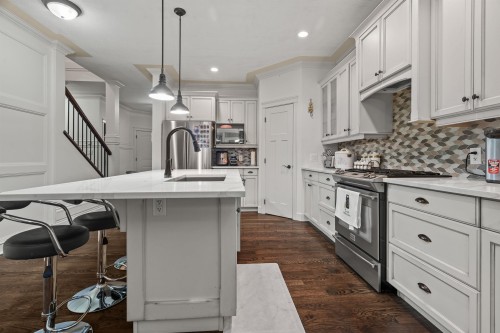 8512 Bradshaw Place, Chilliwack, BC - Indoor Photo Showing Kitchen With Upgraded Kitchen