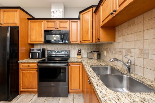 204-46021 Second Avenue, Chilliwack, BC - Indoor Photo Showing Kitchen With Double Sink