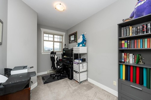 204-46021 Second Avenue, Chilliwack, BC - Indoor Photo Showing Office