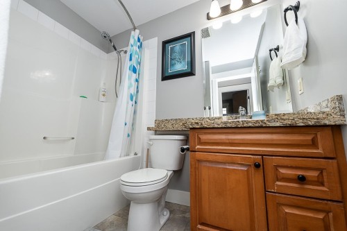 204-46021 Second Avenue, Chilliwack, BC - Indoor Photo Showing Bathroom