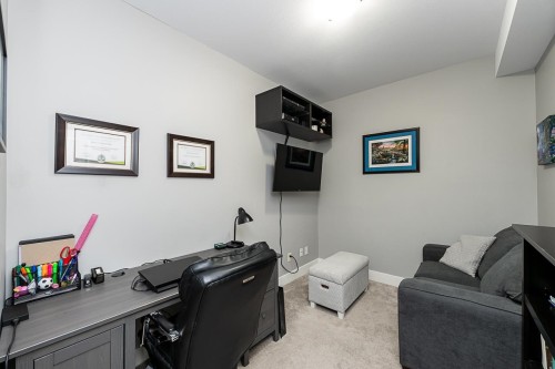 204-46021 Second Avenue, Chilliwack, BC - Indoor Photo Showing Office