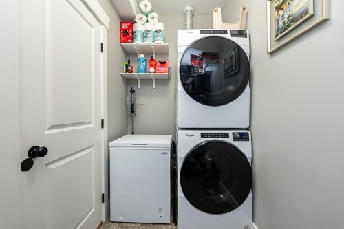 204-46021 Second Avenue, Chilliwack, BC - Indoor Photo Showing Laundry Room