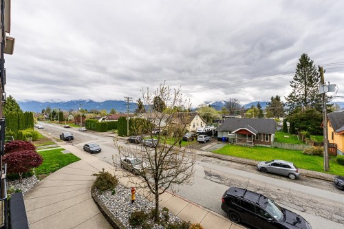 204-46021 Second Avenue, Chilliwack, BC - Outdoor