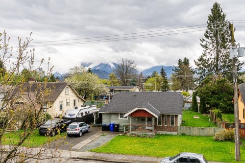 204-46021 Second Avenue, Chilliwack, BC - Outdoor