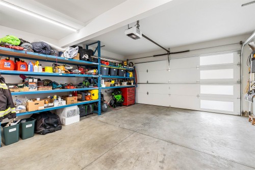 10392 Wedgewood Drive, Chilliwack, BC - Indoor Photo Showing Garage