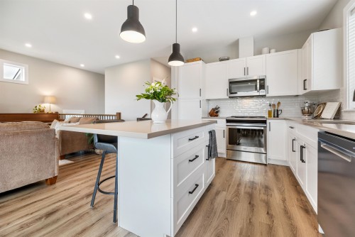 10392 Wedgewood Drive, Chilliwack, BC - Indoor Photo Showing Kitchen With Upgraded Kitchen