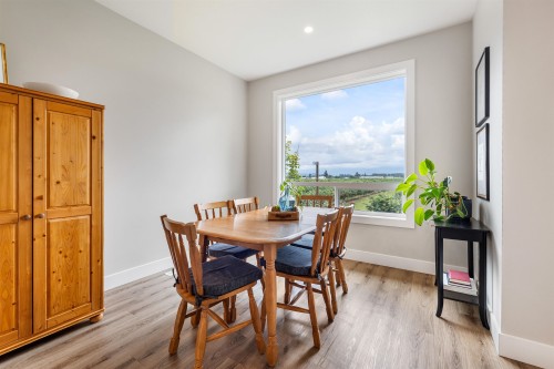 10392 Wedgewood Drive, Chilliwack, BC - Indoor Photo Showing Dining Room