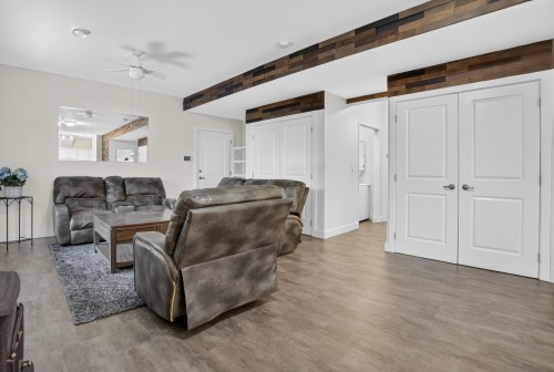 7-5665 Promontory Road, Chilliwack, BC - Indoor Photo Showing Living Room