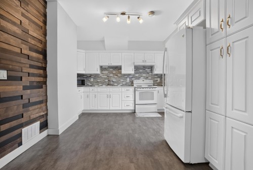 7-5665 Promontory Road, Chilliwack, BC - Indoor Photo Showing Kitchen