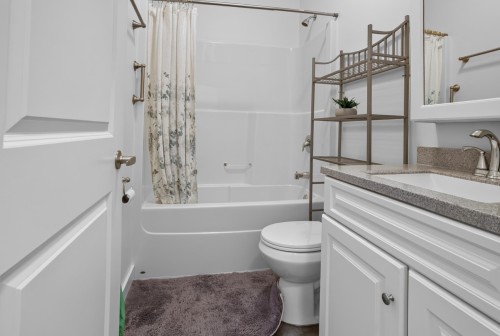 7-5665 Promontory Road, Chilliwack, BC - Indoor Photo Showing Bathroom