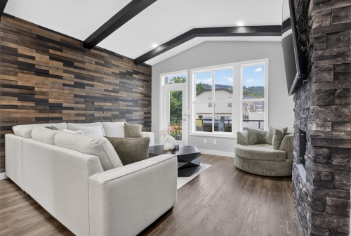 7-5665 Promontory Road, Chilliwack, BC - Indoor Photo Showing Living Room With Fireplace
