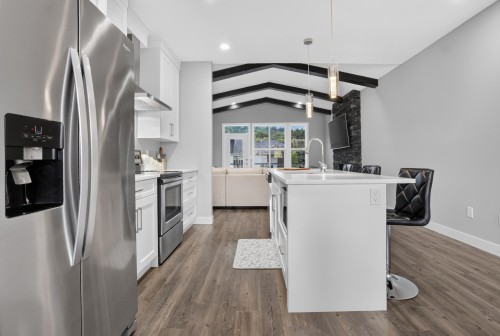 7-5665 Promontory Road, Chilliwack, BC - Indoor Photo Showing Kitchen With Upgraded Kitchen