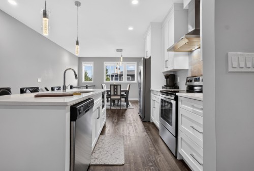 7-5665 Promontory Road, Chilliwack, BC - Indoor Photo Showing Kitchen With Upgraded Kitchen
