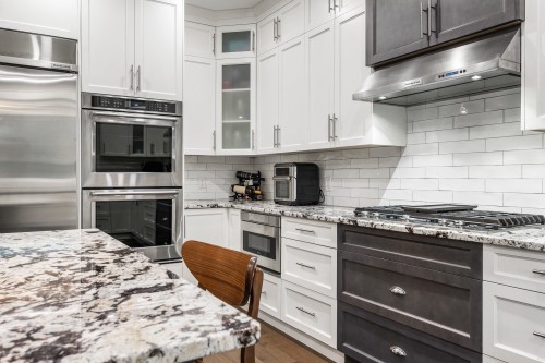 50250 Sienna Avenue, Chilliwack, BC - Indoor Photo Showing Kitchen With Upgraded Kitchen