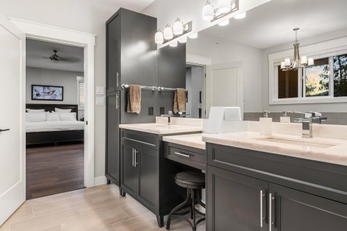50250 Sienna Avenue, Chilliwack, BC - Indoor Photo Showing Bathroom