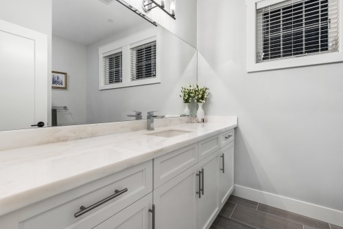 50250 Sienna Avenue, Chilliwack, BC - Indoor Photo Showing Bathroom