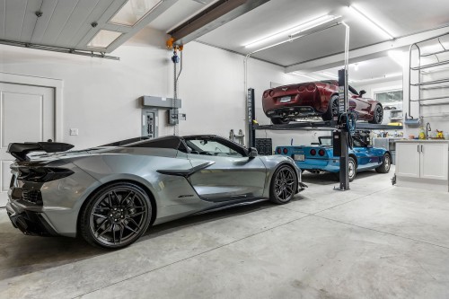 50250 Sienna Avenue, Chilliwack, BC - Indoor Photo Showing Garage