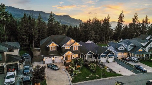 50250 Sienna Avenue, Chilliwack, BC - Outdoor With Facade