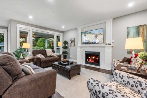 50250 Sienna Avenue, Chilliwack, BC - Indoor Photo Showing Living Room With Fireplace