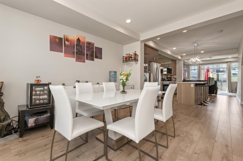 107-8413 Midtown Way, Chilliwack, BC - Indoor Photo Showing Dining Room