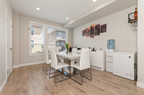 107-8413 Midtown Way, Chilliwack, BC - Indoor Photo Showing Dining Room