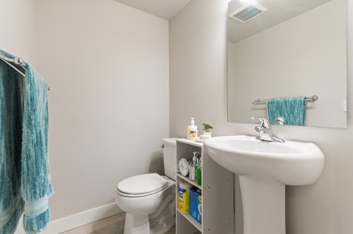 107-8413 Midtown Way, Chilliwack, BC - Indoor Photo Showing Bathroom