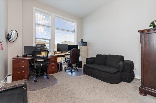 107-8413 Midtown Way, Chilliwack, BC - Indoor Photo Showing Office
