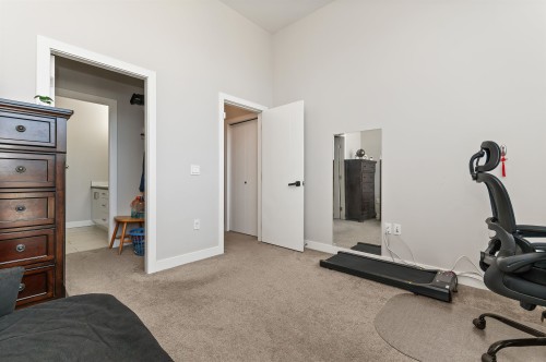 107-8413 Midtown Way, Chilliwack, BC - Indoor Photo Showing Gym Room