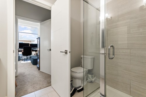 107-8413 Midtown Way, Chilliwack, BC - Indoor Photo Showing Bathroom