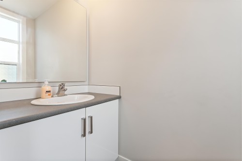 107-8413 Midtown Way, Chilliwack, BC - Indoor Photo Showing Bathroom