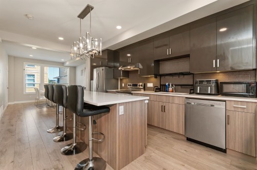 107-8413 Midtown Way, Chilliwack, BC - Indoor Photo Showing Kitchen With Upgraded Kitchen