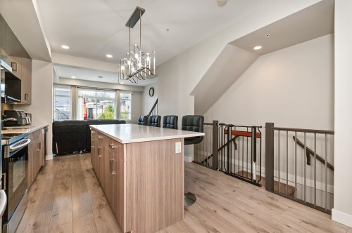 107-8413 Midtown Way, Chilliwack, BC - Indoor Photo Showing Kitchen